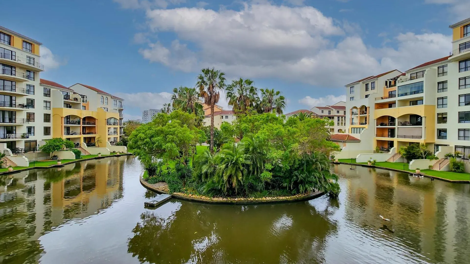 Peaceful Retreat, Pools, Gym, Parks Apartment Cape Town
