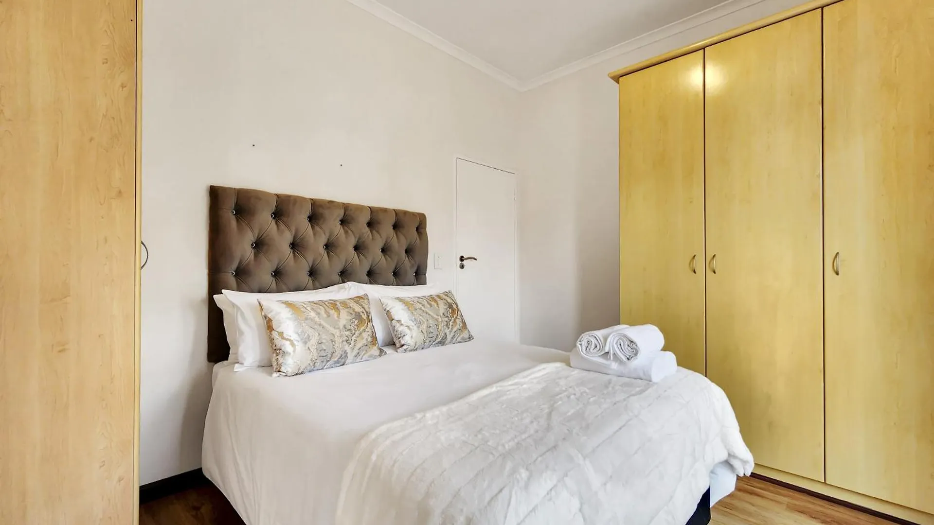 Peaceful Retreat, Pools, Gym, Parks Apartment Cape Town
