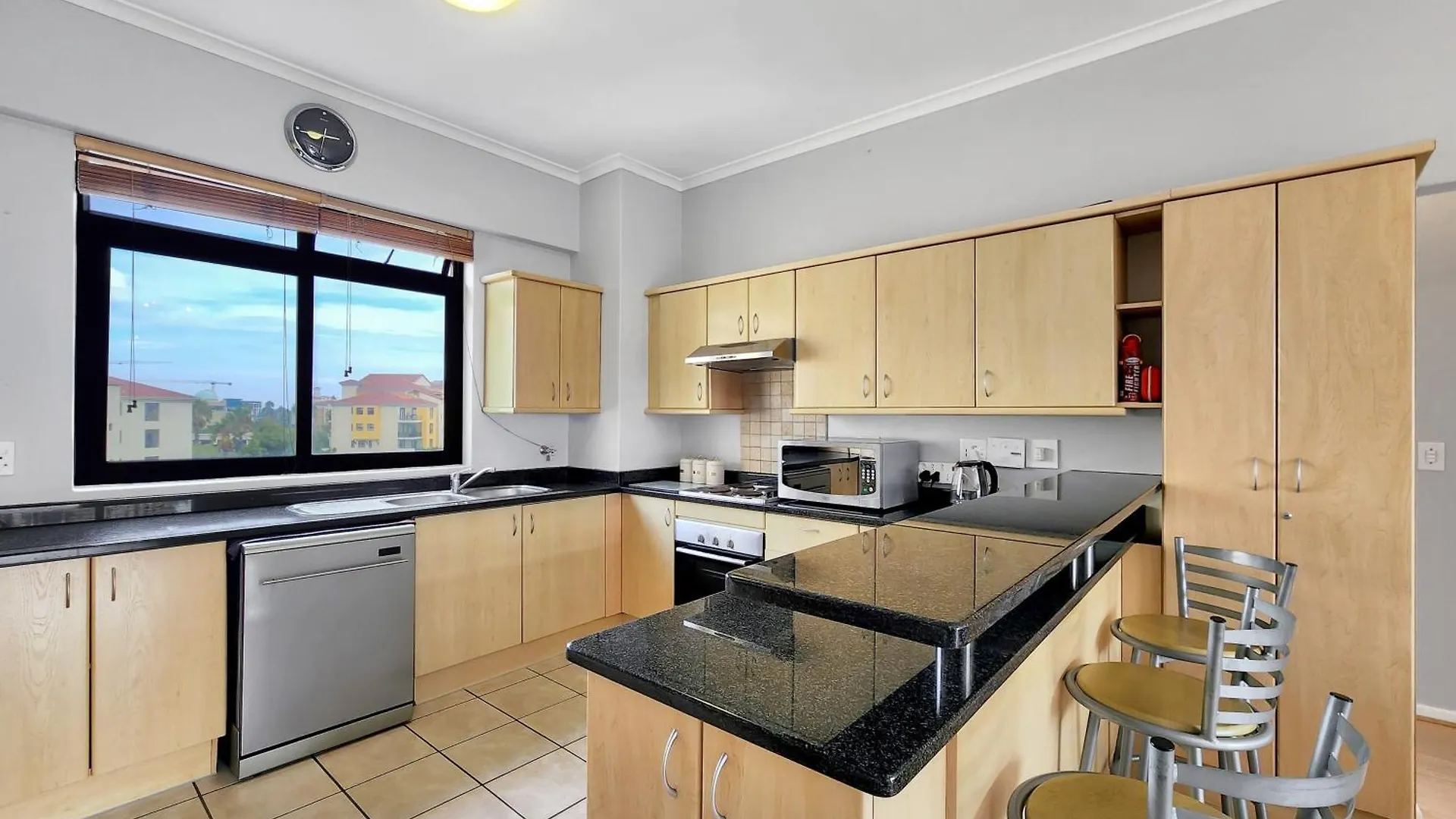 Peaceful Retreat, Pools, Gym, Parks Apartment Cape Town