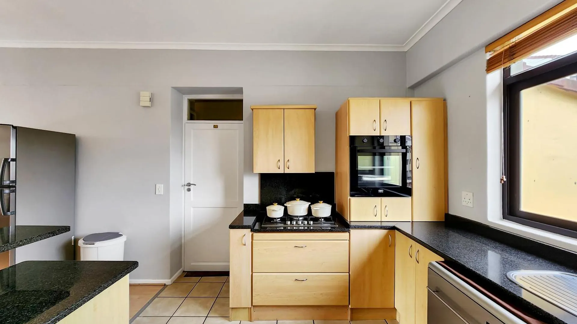Peaceful Retreat, Pools, Gym, Parks Apartment Cape Town