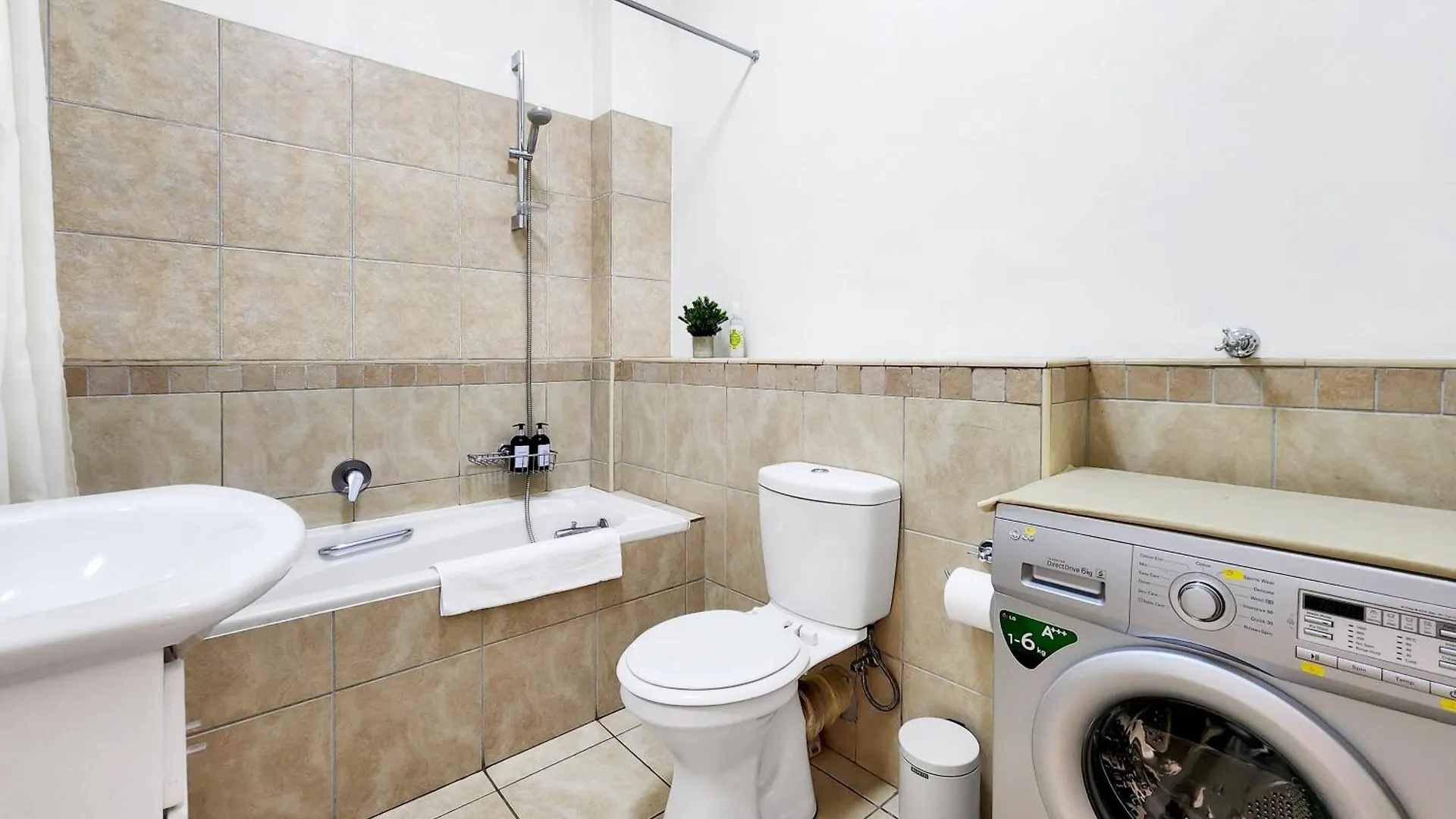 Peaceful Retreat, Pools, Gym, Parks Apartment Cape Town